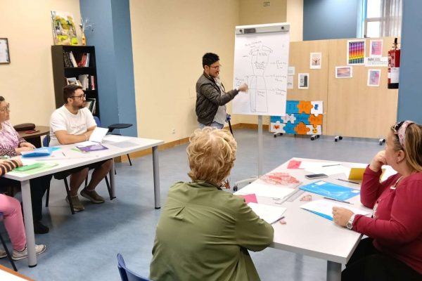 Manu Sánchez impartiendo una de las clases.